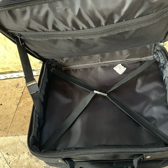 Tumi 🔥Sale🔥 black compact carryon bag for computer and clothes - Picture 7 of 11